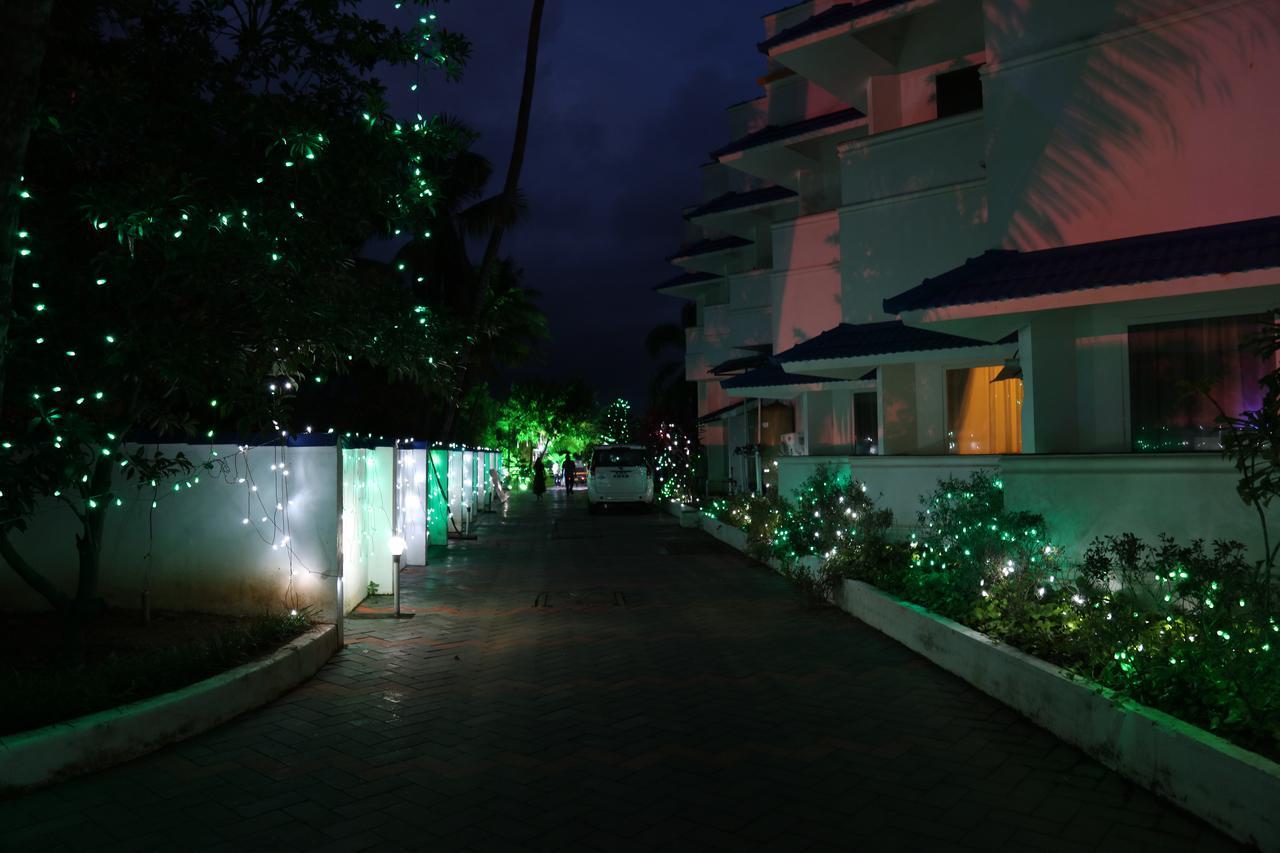 Blue Waters Cherai Cherai Beach Exterior foto